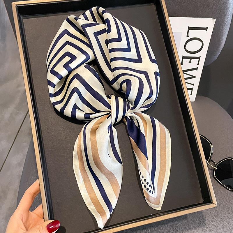 Lüks marka atkısı bahar kare 1 - Women Fashion Necktie incelemesi ve fiyatı