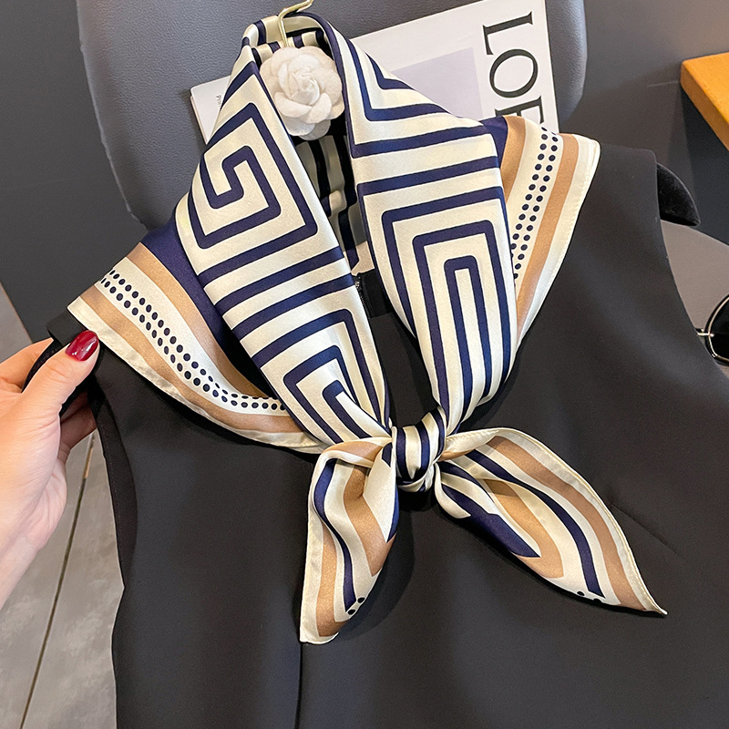 Lüks marka atkısı bahar kare 1 - Women Fashion Necktie incelemesi ve fiyatı